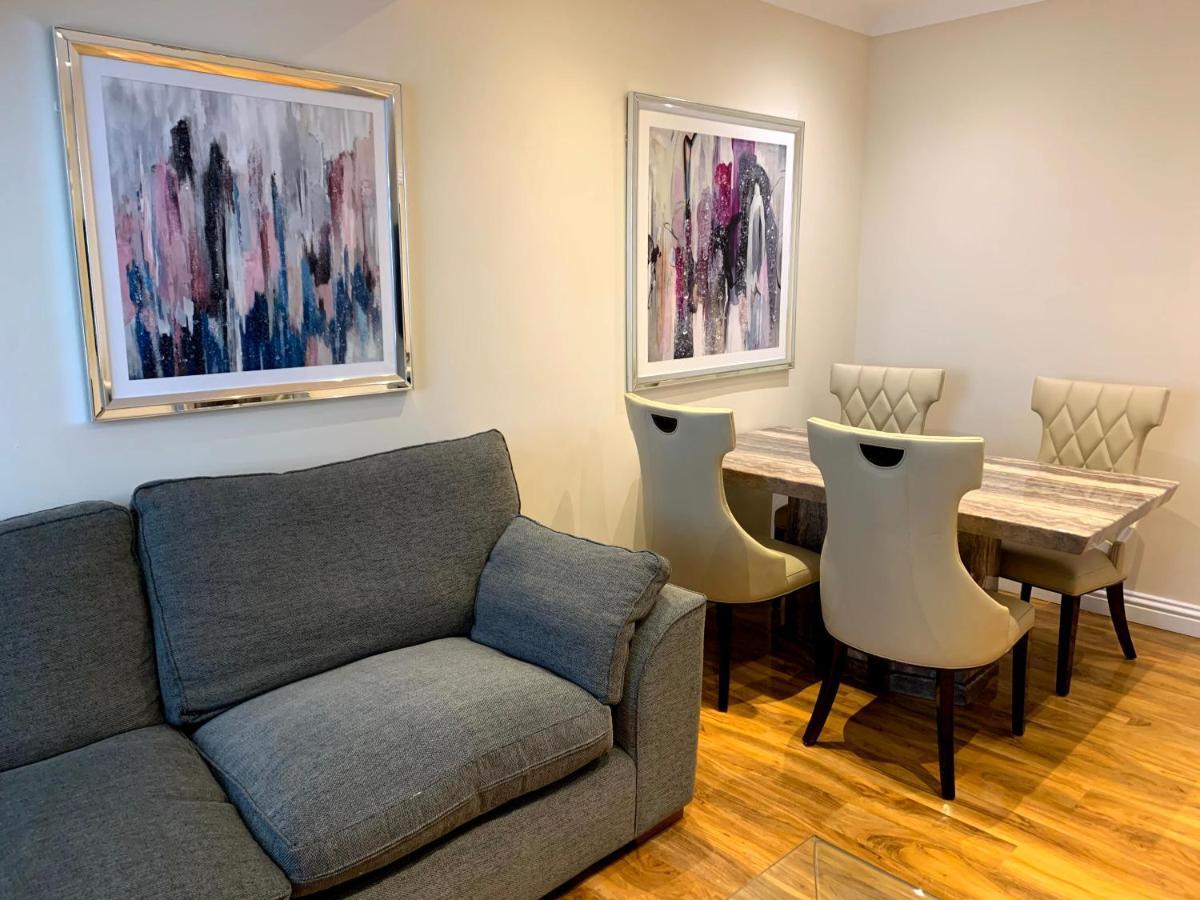 Stylish Two-Bedroom Apartment: Central & Theatre-Friendly Darlington  Exterior photo